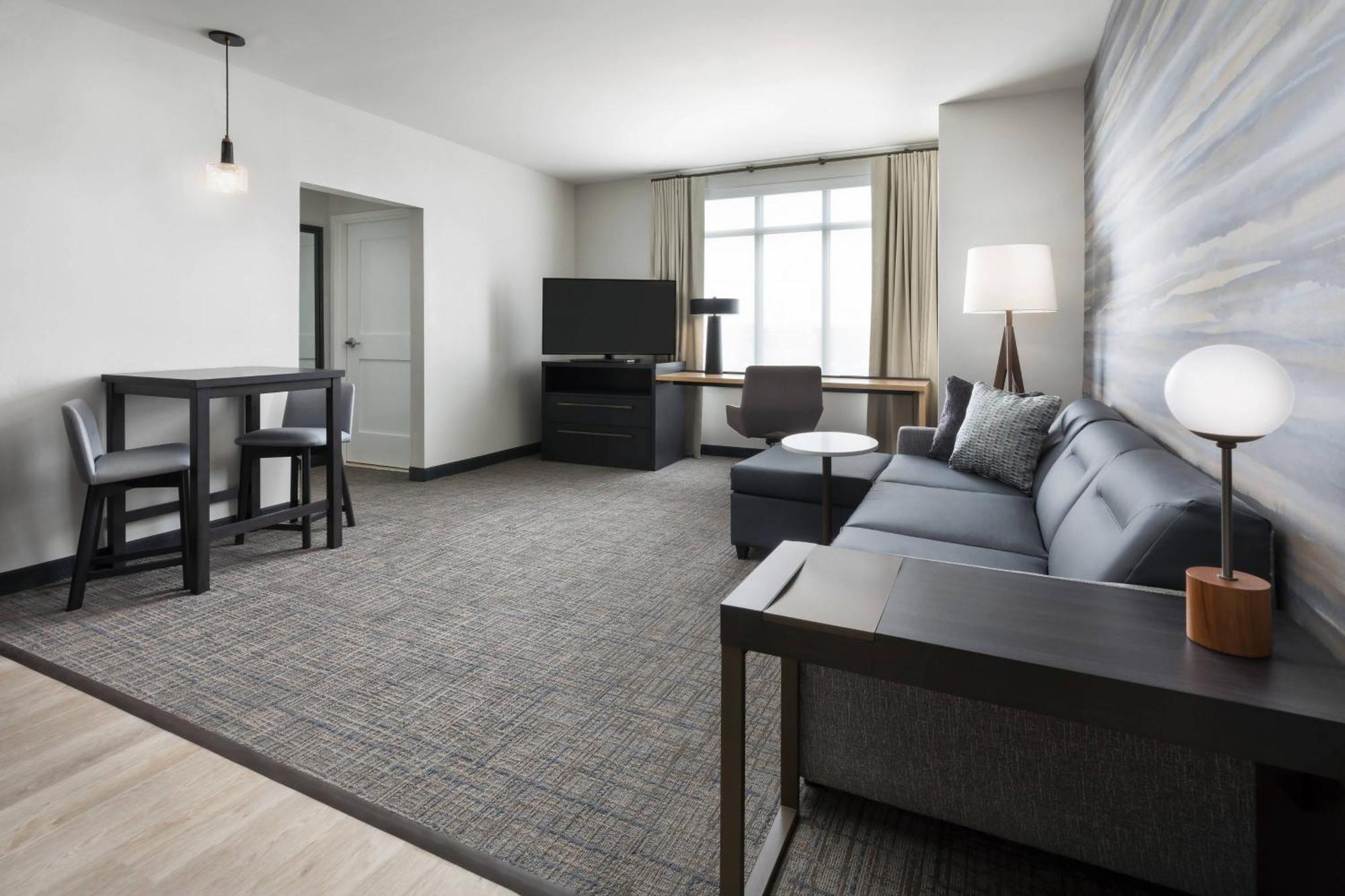 Long Island Hotel